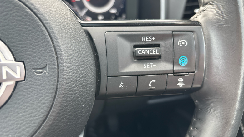 Nissan Qashqai 1.3 DiG-T MH N-Connecta 5dr Petrol Hatchback